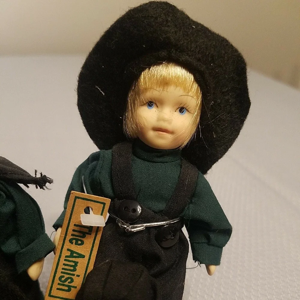 AMISH FAMILY SET‎ OF 4 porcelain Ornament Dolls
